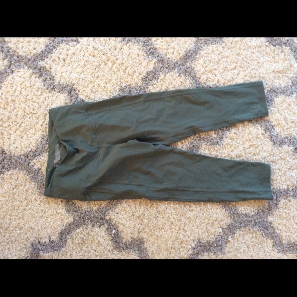 Victoria Secret Size Medium Carpi Leggings